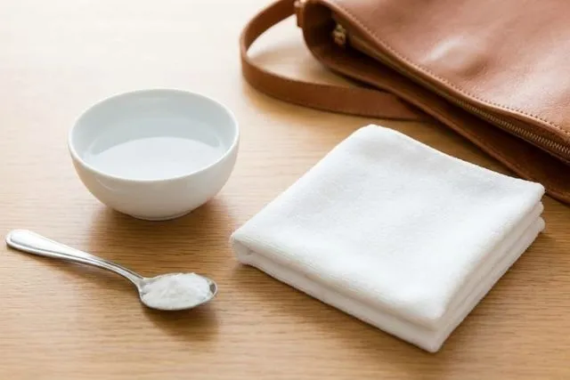 革バッグのベタつき直し方は？