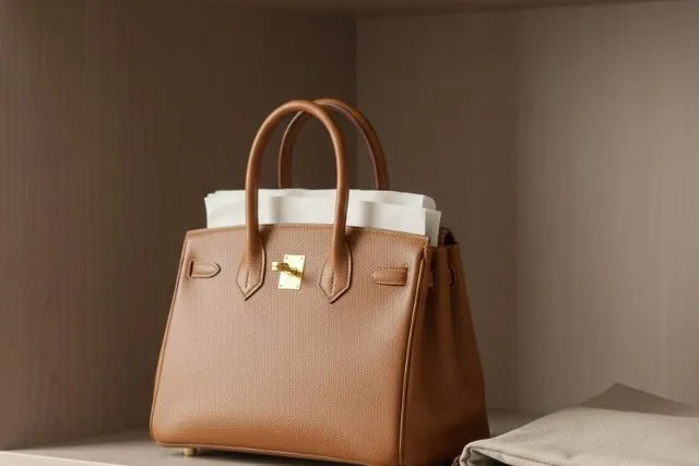 バッグのコバ剥がれを応急処置で救う