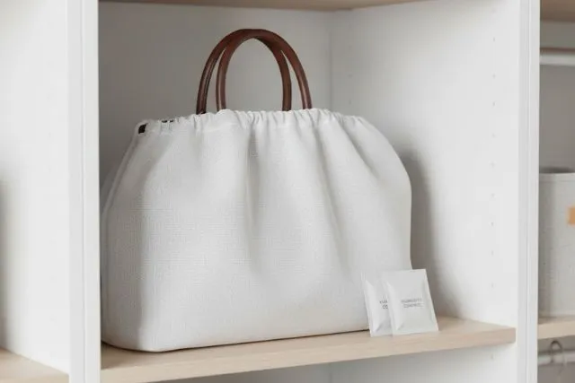 革バッグが白くなる原因は？